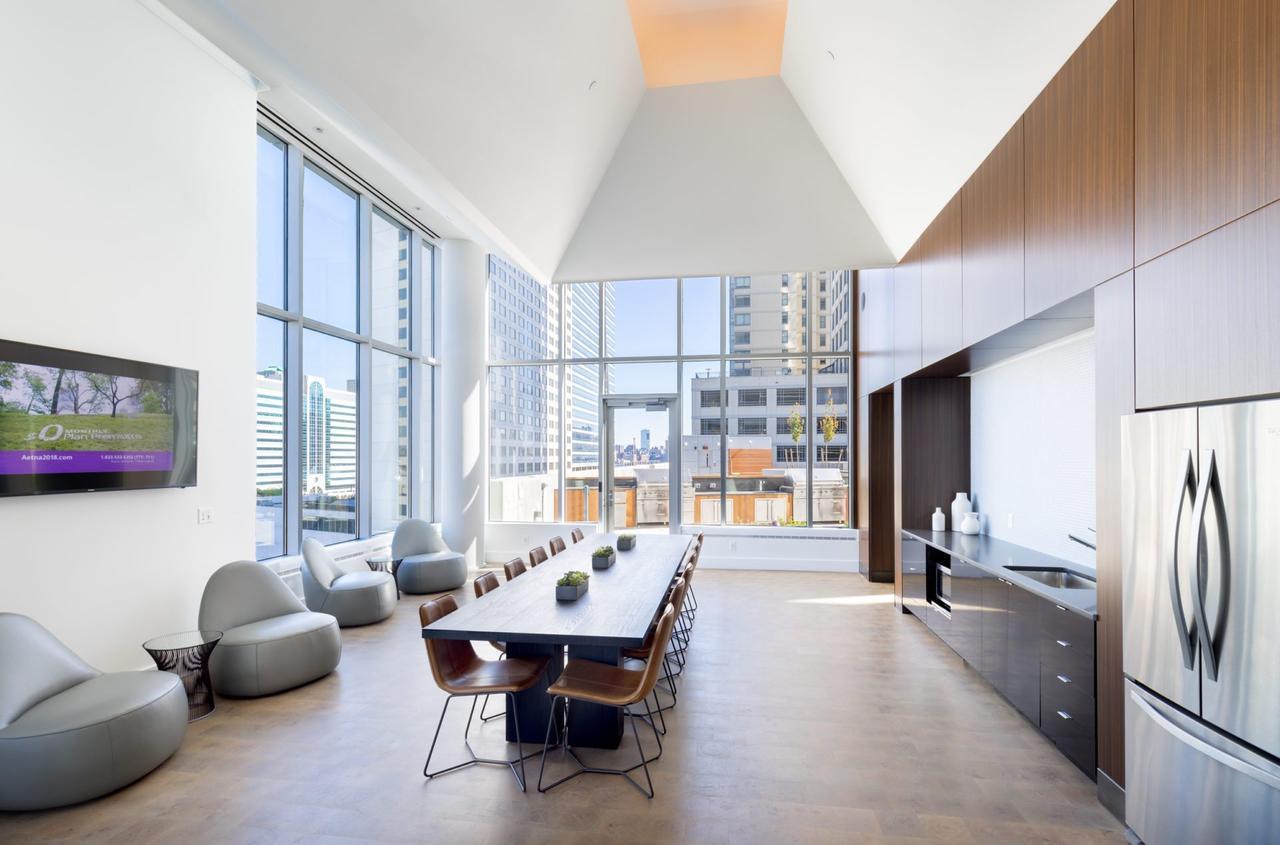 Deedee'S Sky Rise Apartments At Newport II Джърси Сити Екстериор снимка