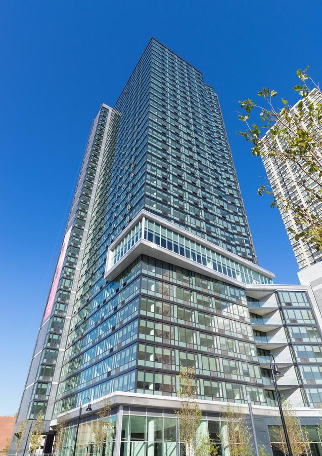 Deedee'S Sky Rise Apartments At Newport II Джърси Сити Екстериор снимка