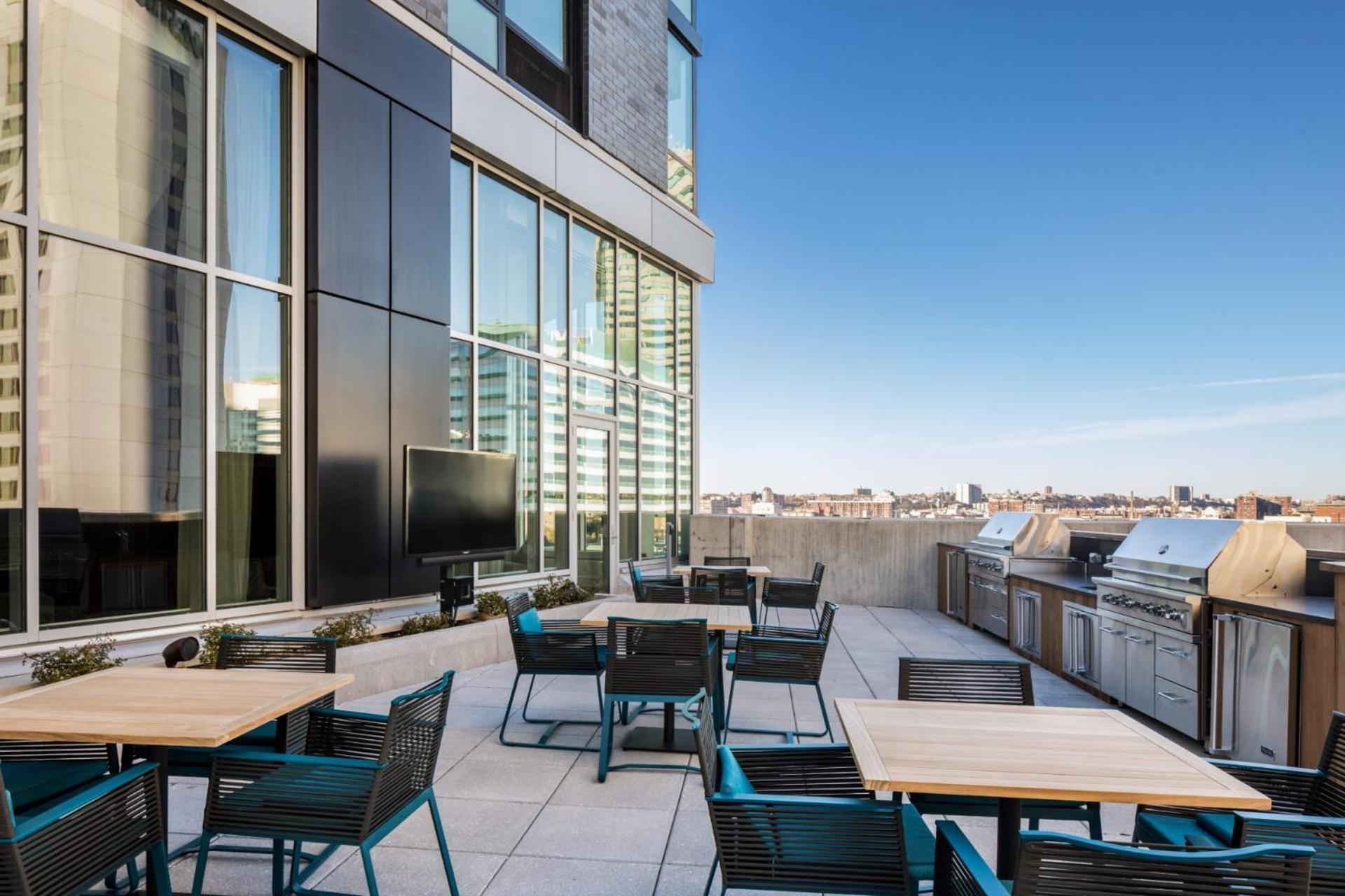 Deedee'S Sky Rise Apartments At Newport II Джърси Сити Екстериор снимка