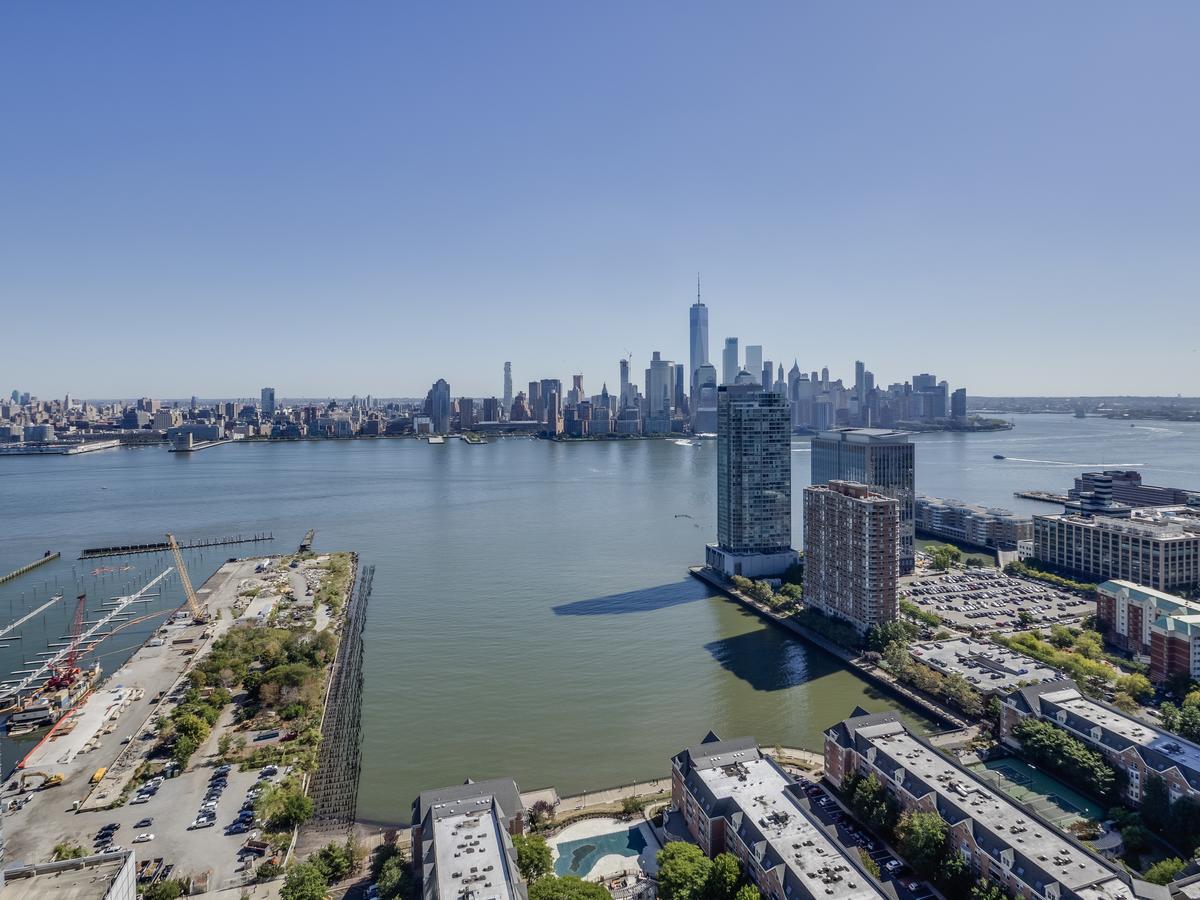 Deedee'S Sky Rise Apartments At Newport II Джърси Сити Екстериор снимка