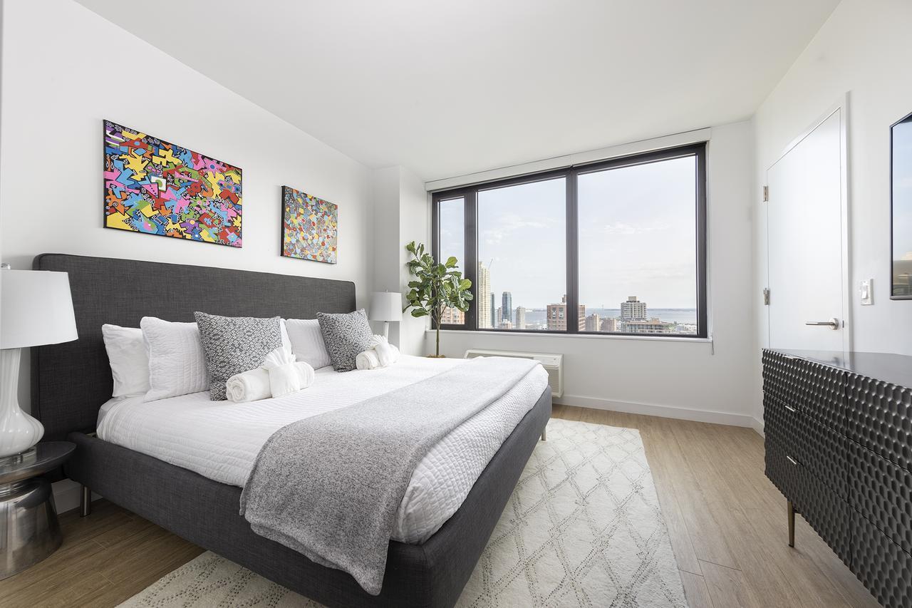 Deedee'S Sky Rise Apartments At Newport II Джърси Сити Екстериор снимка