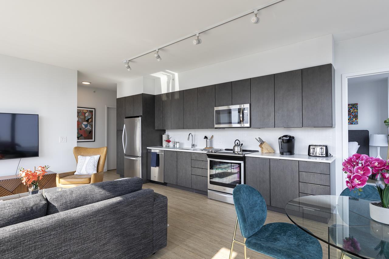 Deedee'S Sky Rise Apartments At Newport II Джърси Сити Екстериор снимка